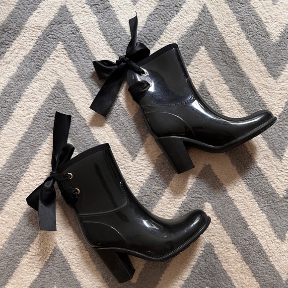 Black Ankle Rain Boots with Bow 🎀 - Picture 2 of 6
